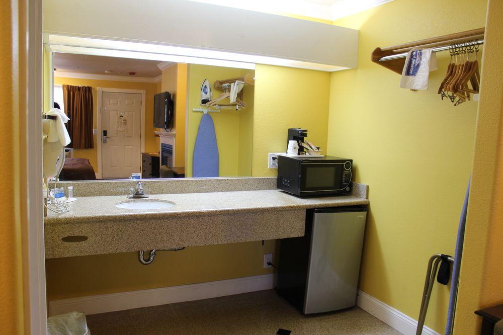 Surestay Hotel By Best Western Seaside Monterey Exterior photo